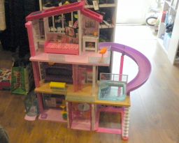 CASA DEI SOGNI BARBIE 90 X 120 CM IN PERFETTE CONDIZIONI