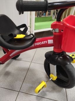 TRICICLO C/MANIGLIONE DUCATI CHICCO COME NUOVO