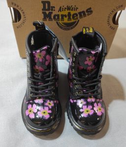 ANFIBI VERNICE NERI A FIORI DR MARTENS NUOVI