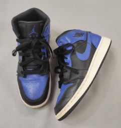 AIR JORDAN 1 MID BLACK ROYAL BLUE