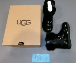 UGG 23.5