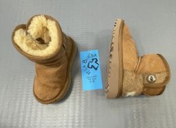 UGG 23.5